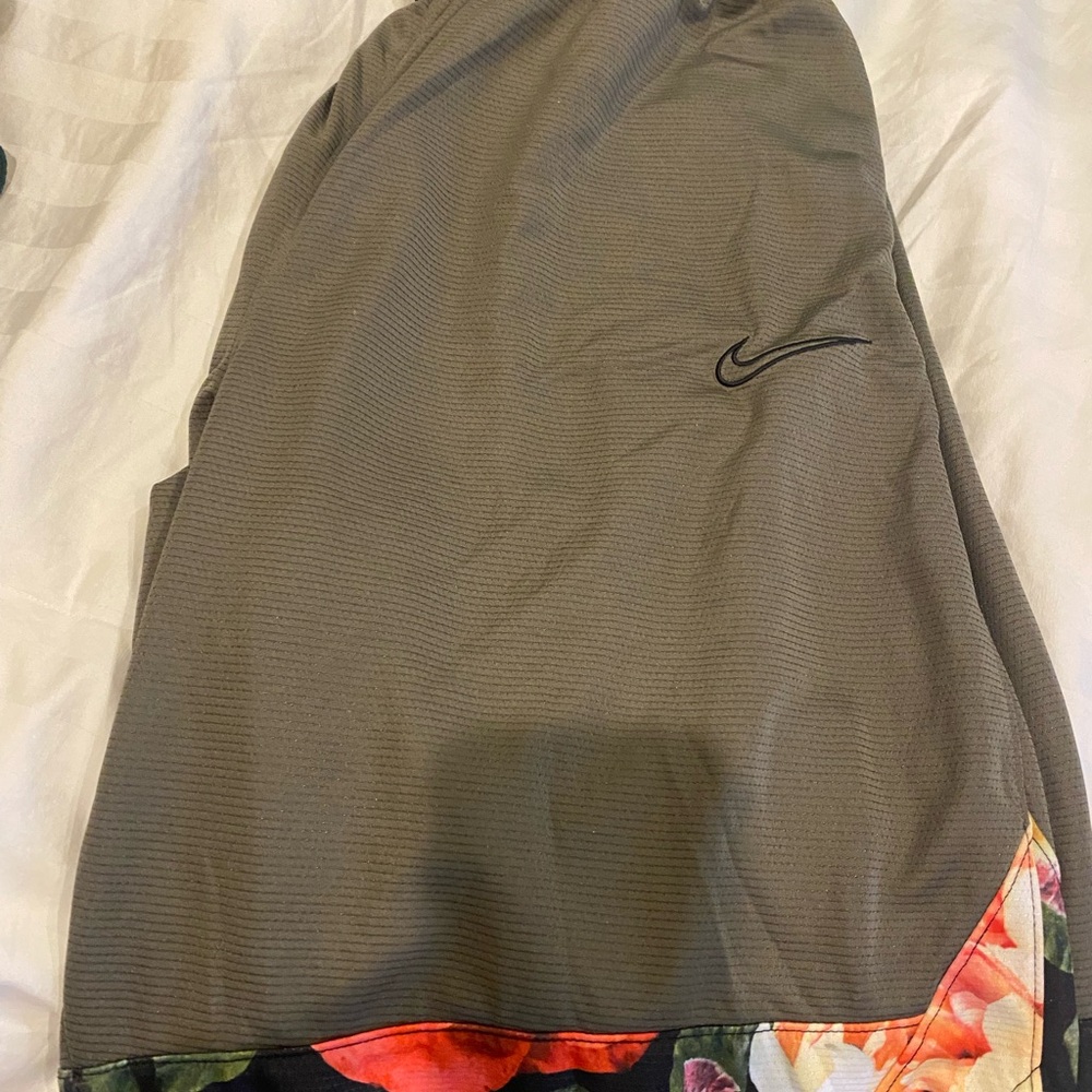 Nike Gray Floral Skirt